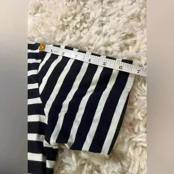 H&M Women’s relaxed fit Tshirt- size small - Picture 5 of 7